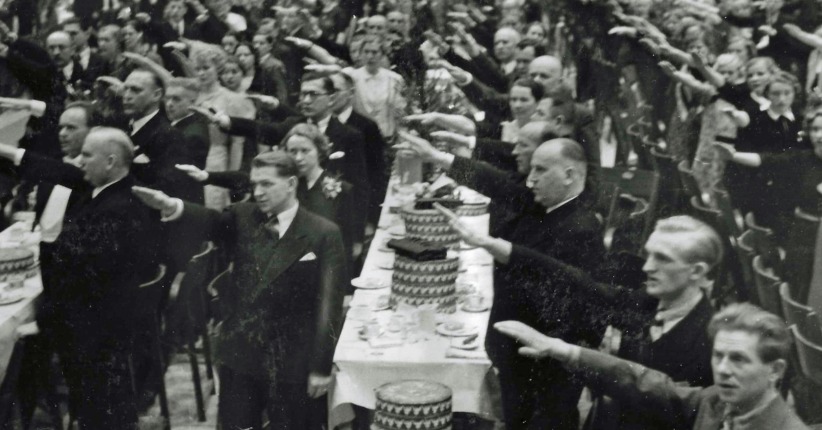 Das Foto zeigt die Hertie-Betriebsfeier 1938 in der Berliner Deutschlandhalle.