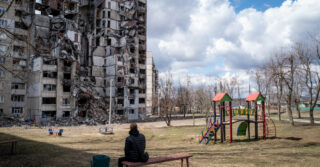 Auch hierfür flossen Spenden: Ein zerstörtes Apartmentgebäude im Stadtteil Saltivka von Kharkiv am 27. März.
