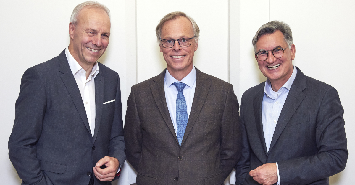 Der ehemalige Vorstandsvorsitzende der Wilhelm-Sander-Stiftung, Bernhard Knappe, der Stiftungsratsvorsitzende Harald Spiegel und der neue Vorstandsvorsitzende Ernst Wittmann (von links)