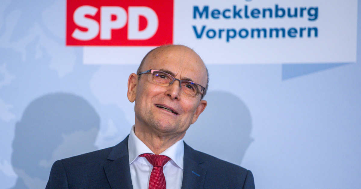 Erwin Sellering (SPD) im November 2023 bei einem Empfang zum 25. Jubiläum der Bildung der ersten SPD-geführten Landesregierung in Mecklenburg-Vorpommern.